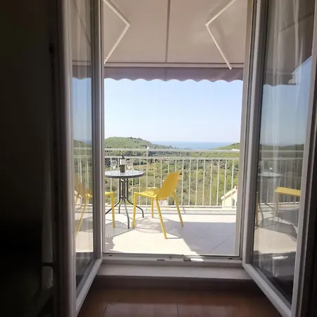Sunny Side Of Island Apartmán *